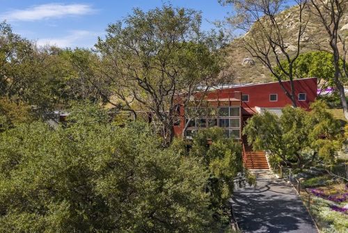 2025 Mt Vernon Ave, Riverside CA  92507-2528 exterior