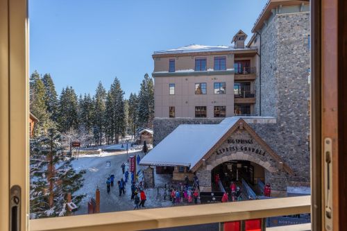 8001 Northstar Dr, Truckee CA  96161-4253 exterior