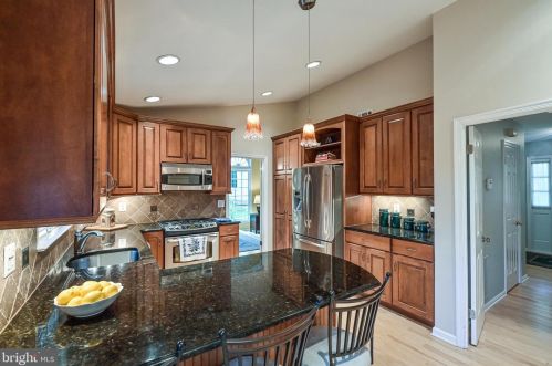 9010 Parliament Dr, Springfield VA  22015-2152 exterior