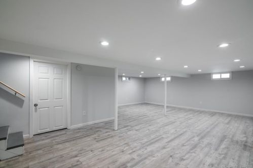 17 Spencer Dr, Middletown CT  06457-3537 exterior