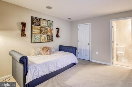 395 Lord Fairfax St, Charles Town WV 25414-2529 exterior