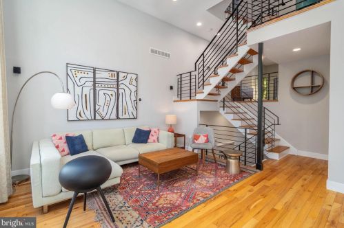 2040 Annin St, Philadelphia, PA 19146-2809