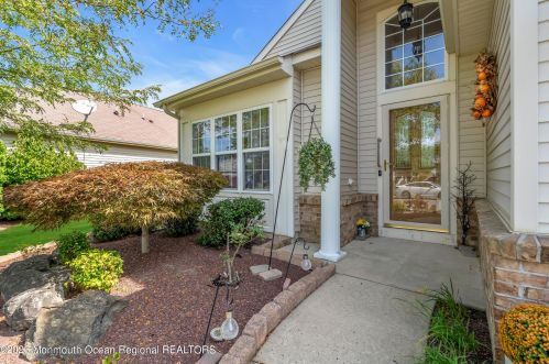 26 Lorenzo Rd, Lakehurst, NJ 08759-6258