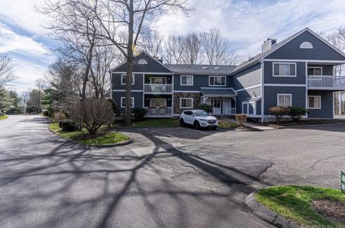 301 Fairmount Dr, Upper Stepney, CT 06468-2820