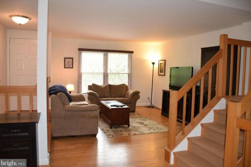 1609 Oak Spring Way, Herndon VA  20190-4916 exterior