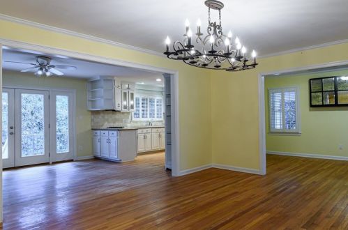 1543 Knob Hl Dr, Atlanta GA  30329-3208 exterior