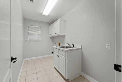 2033 Le Mans Dr, Carrollton TX 75006-4337 exterior