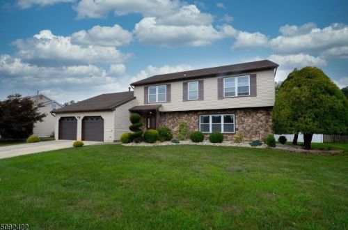 37 Higgins Rd, Old Bridge, NJ 08857-2750