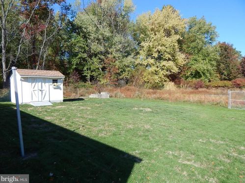 4 Stoneham Rd, Trenton NJ 08638-2745 exterior