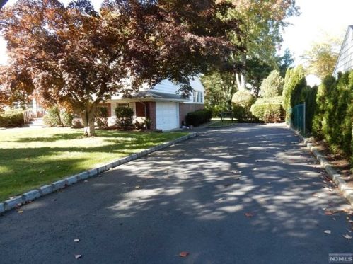 71 Lowell Rd, Ridgewood, NJ 07452-1231
