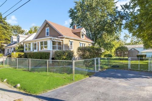 16 Beechcrest St, Warwick, RI 02888-3607