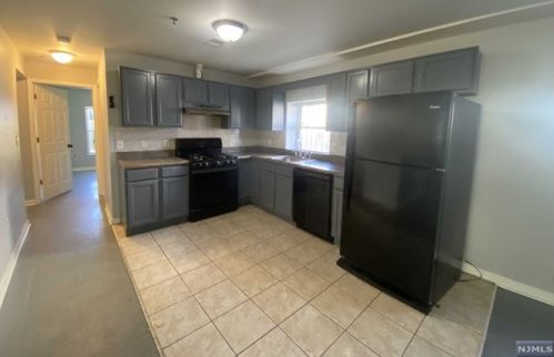 70 Montclair Ave, Newark NJ  07104-3513 exterior
