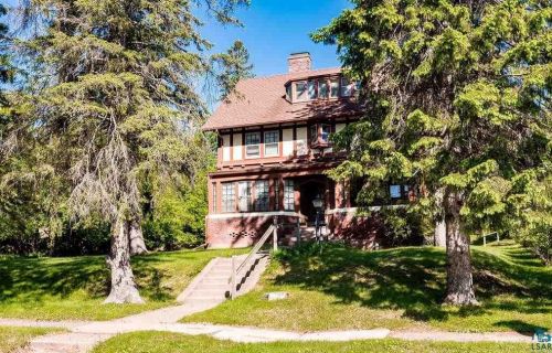 2031 6th St, Duluth, MN 55806-1614