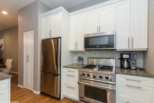 2126 Crystal St, Chicago, IL 60622-3278