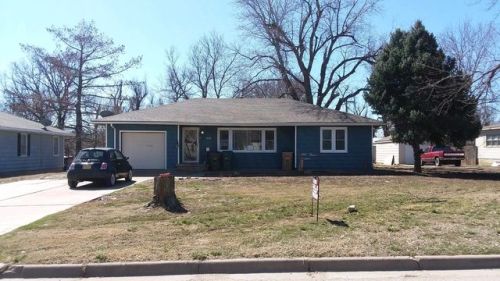 808 Commercial St, Lyons, KS 67554-2522