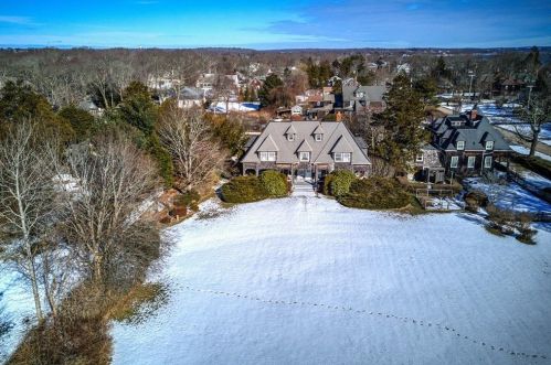 84 Westmoreland St, South Kingstown, RI 02882-3945