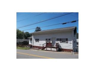 910 Fayette Pike, Montgomery, WV 25136-2352