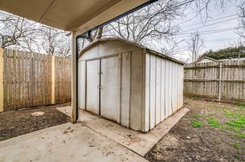 1612 Warren Ln, Fort Worth TX  76112-5723 exterior