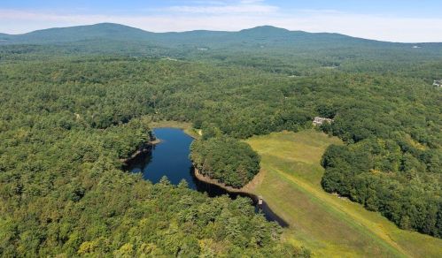 30 Jackson Dr, Wilton, NH 03086-5338