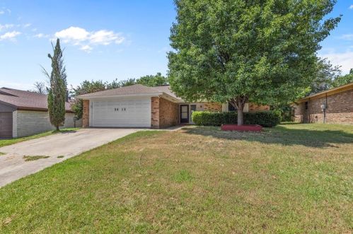 3613 Woodmoor Rd, Fort Worth, TX 76133-6335