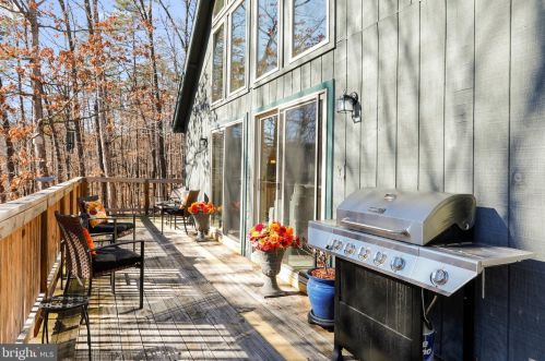 166 Nemacolin Trl, Hedgesville WV  25427-4272 exterior