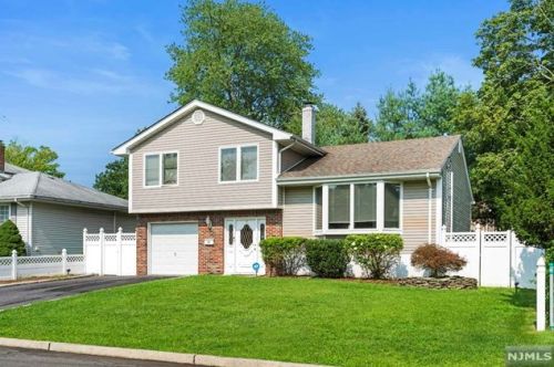 193 Veterans Dr, Rockleigh, NJ 07647-2301