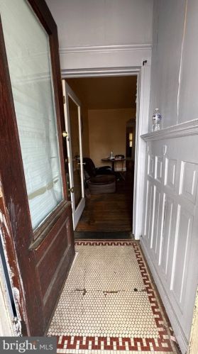 6038 Locust St, Philadelphia, PA 19139-3732