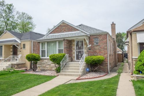 7150 Sawyer Ave, Chicago, IL 60629-3536