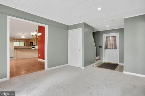 112 Algonquin Trl, Hedgesville WV  25427-5568 exterior