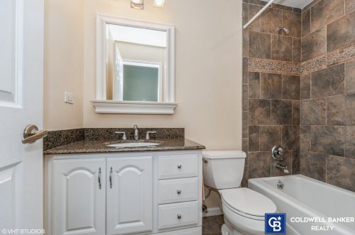 812 Saratoga Ln, Buffalo Grove IL  60089-4226 exterior