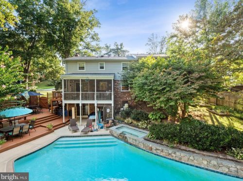 6905 Gillings Rd, Springfield, VA 22152-3233
