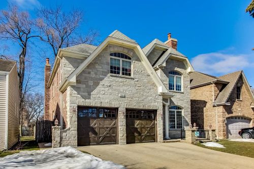 642 Euclid Ave, Elmhurst, IL 60126-4336