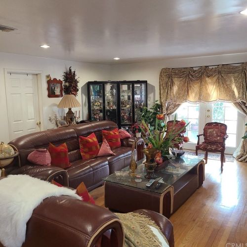 551 Royce St, Altadena, CA 91001-5216