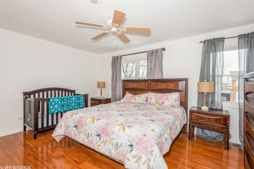 1463 Oxford St, Carol Stream IL  60188-9095 exterior