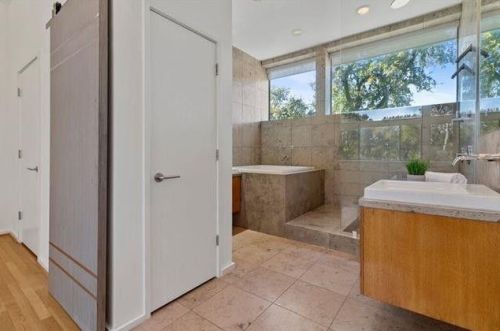 9562 Ash Creek Dr, Dallas TX  75228-3770 exterior