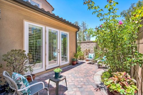 328 Bronze, Irvine CA  92618-1510 exterior