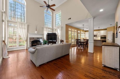 1075 Queensgate Dr, Smyrna GA  30082-6400 exterior