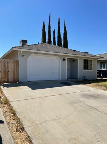 712 Deerwood Ct, Madera, CA 93637-5377