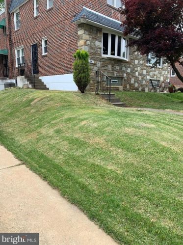 8412 Large St, Philadelphia, PA 19152-1905