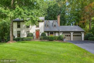 4894 Oakcrest Dr, Fairfax, VA 22030-4570