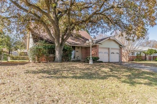 1900 Shelman Trl, Fort Worth TX  76112-4226 exterior