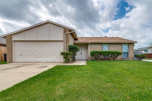 7900 Bermejo Rd, Fort Worth, TX 76112-6143