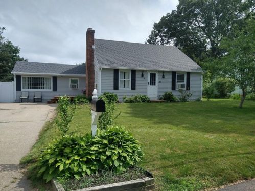 34 Lancaster Ave, Warwick, RI 02886-2818