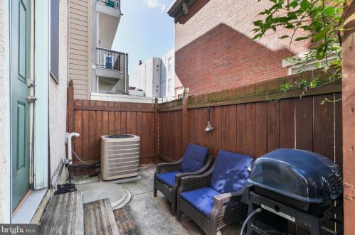 812 12 St, Philadelphia PA 19147-2624 exterior