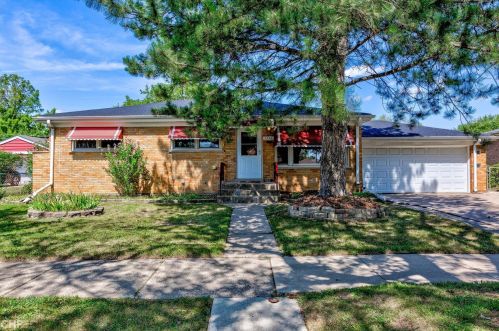 7346 Beckwith Rd, Morton Grove, IL 60053-1729