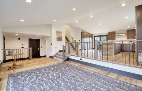 2400 Happy Hollow Rd, Glenview, IL 60026-1115