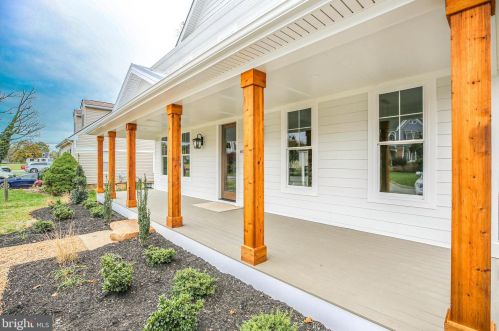 400 G St, Purcellville, VA 20132-3327