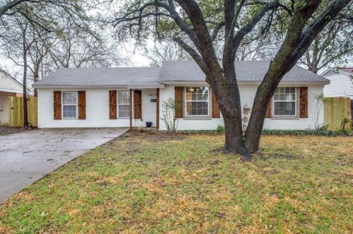 3517 South Dr, Fort Worth, TX 76109-4512