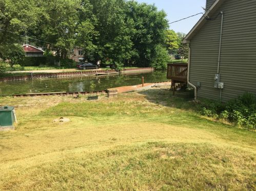 39450 Woodside Ave, Antioch, IL 60002-8432