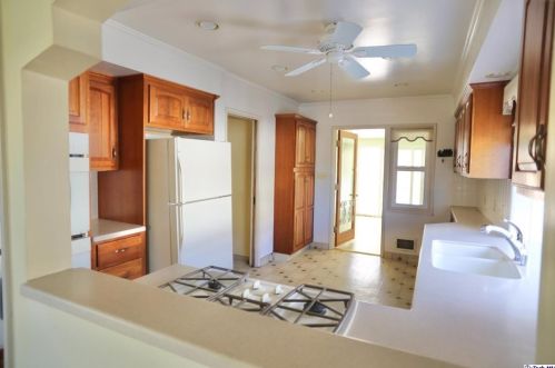 257 Cumberland Rd, Glendale CA  91202-1342 exterior